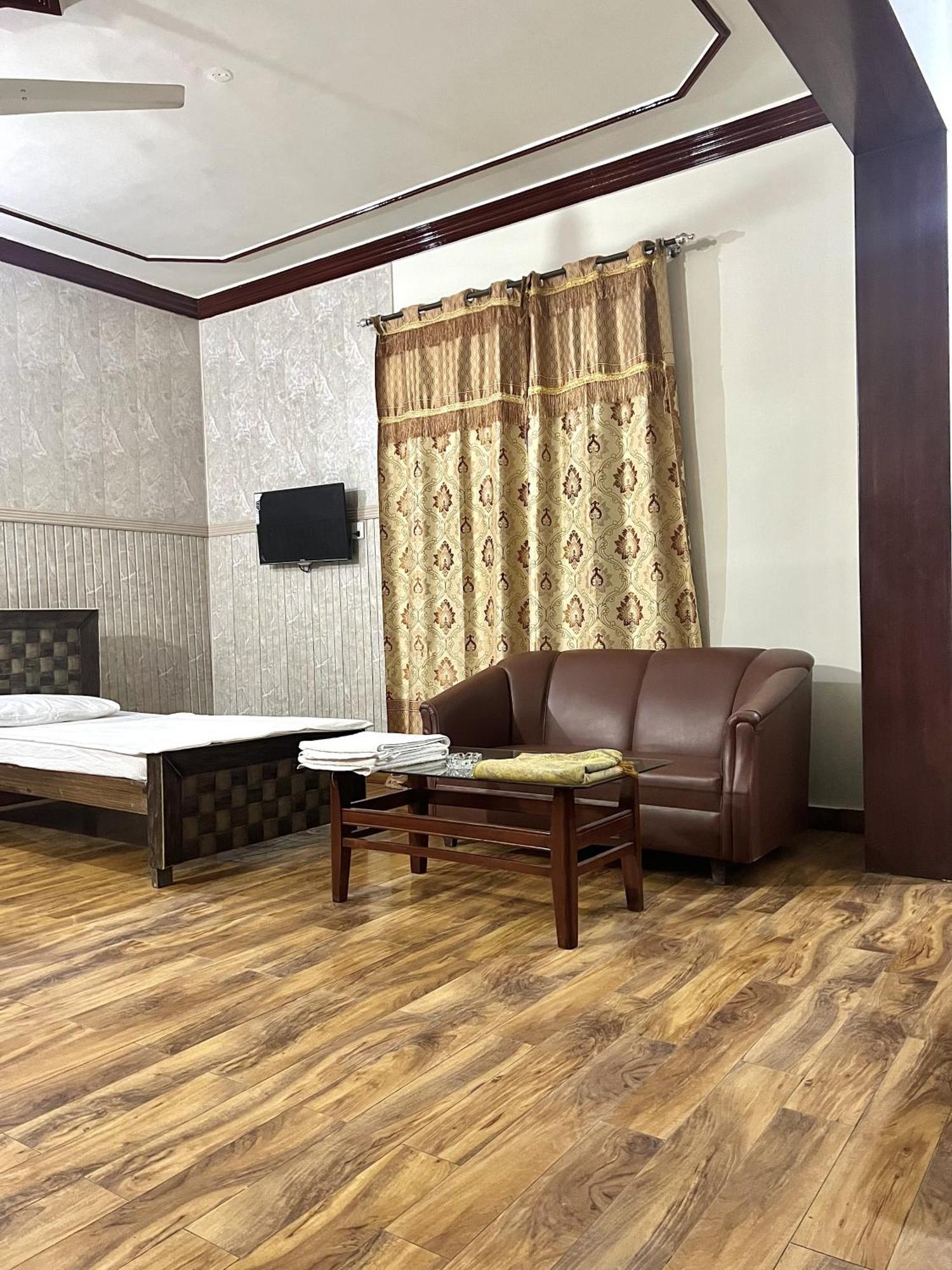Babar House 호텔 파이살라바드 외부 사진