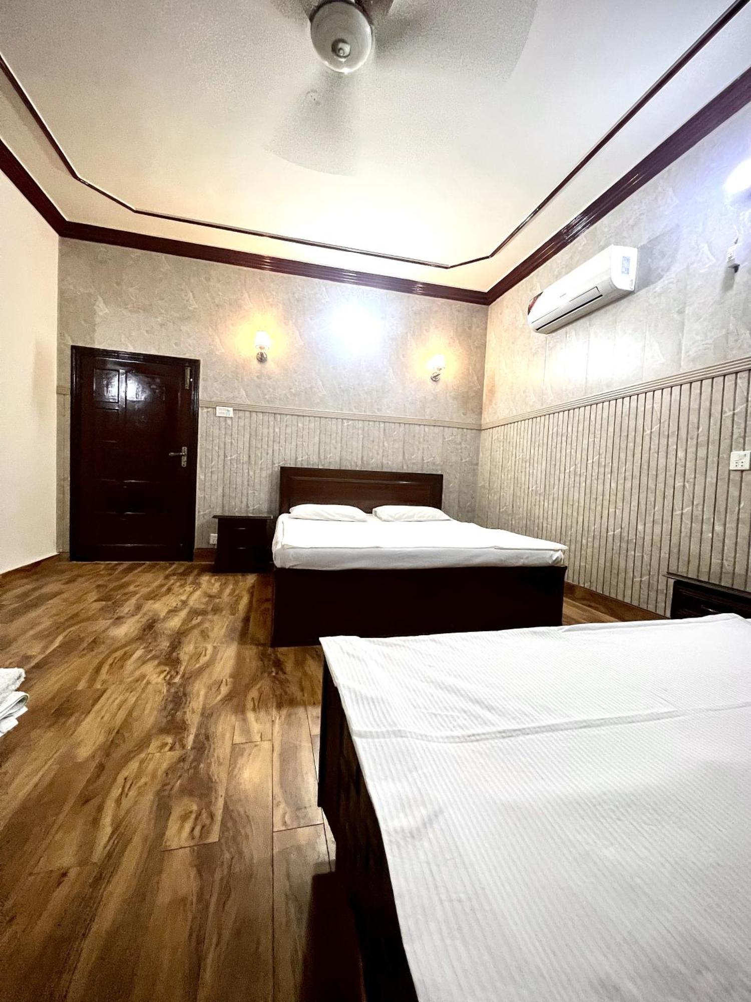 Babar House 호텔 파이살라바드 외부 사진
