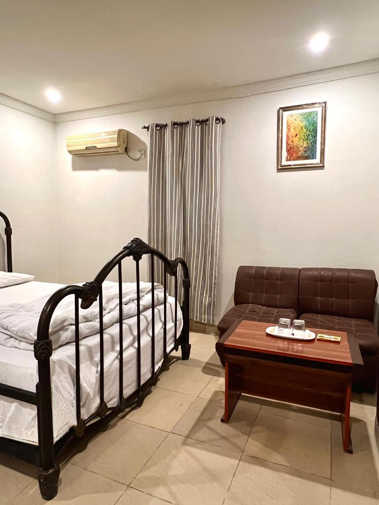 Babar House 호텔 파이살라바드 외부 사진